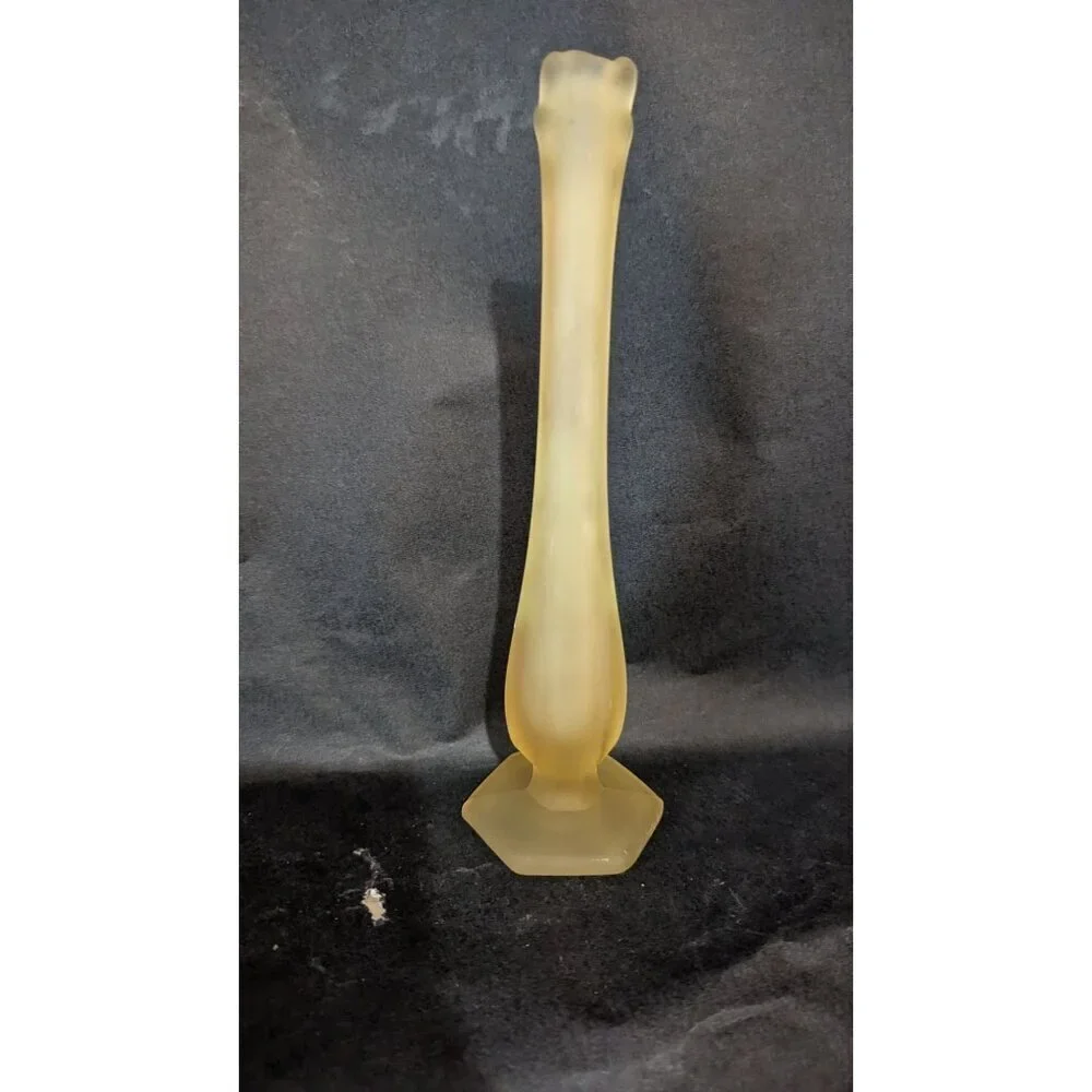 Vintage Westmoreland Yellow Mist with Daisy Decal Swung ‎ vase